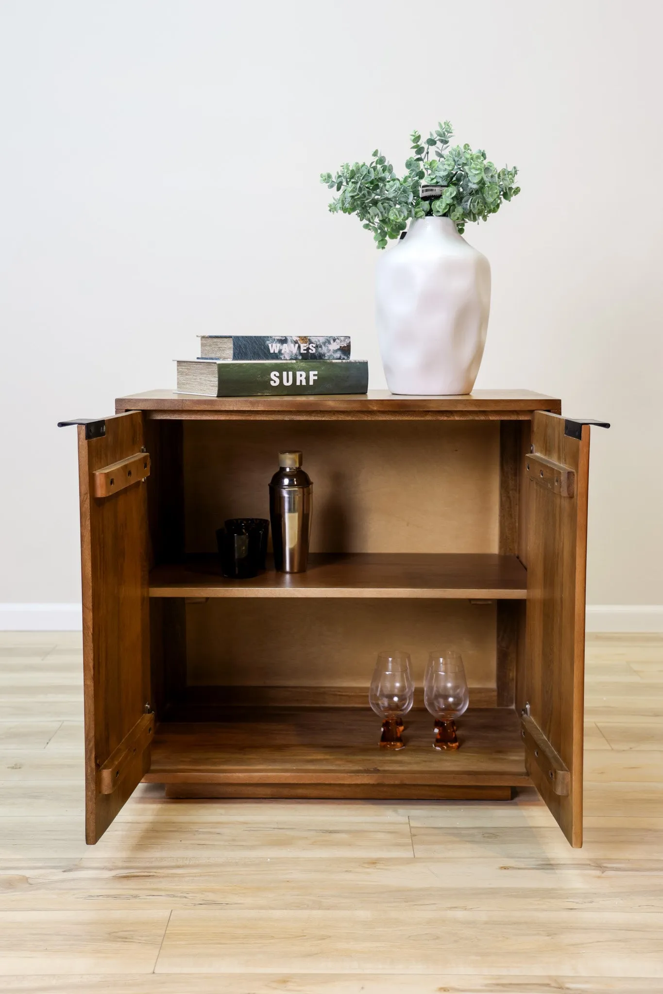 Romeo Cabinet