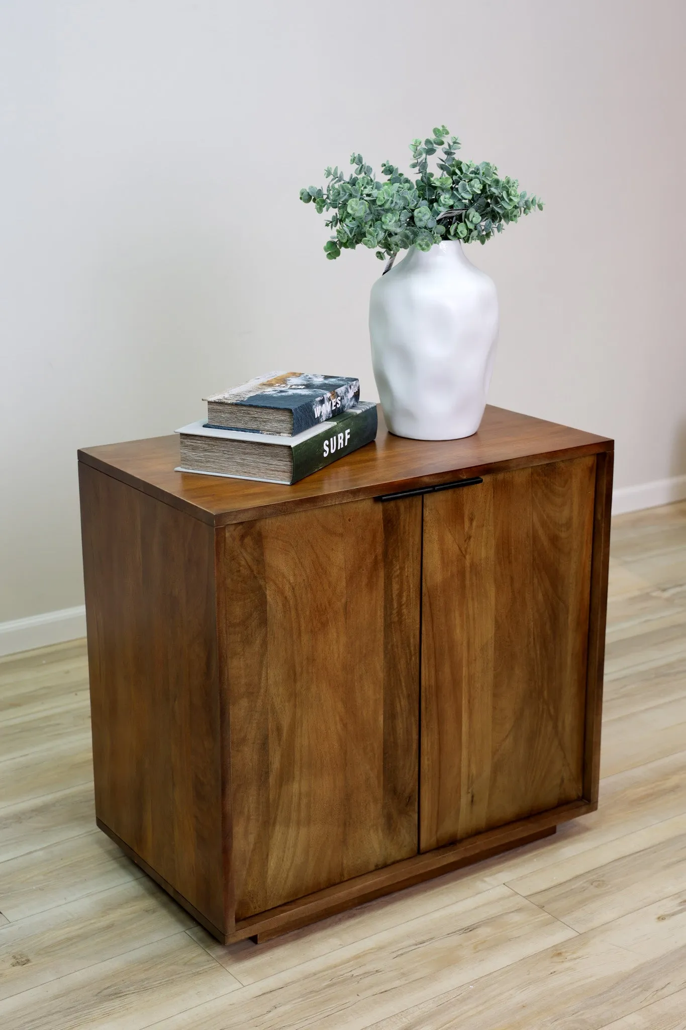 Romeo Cabinet