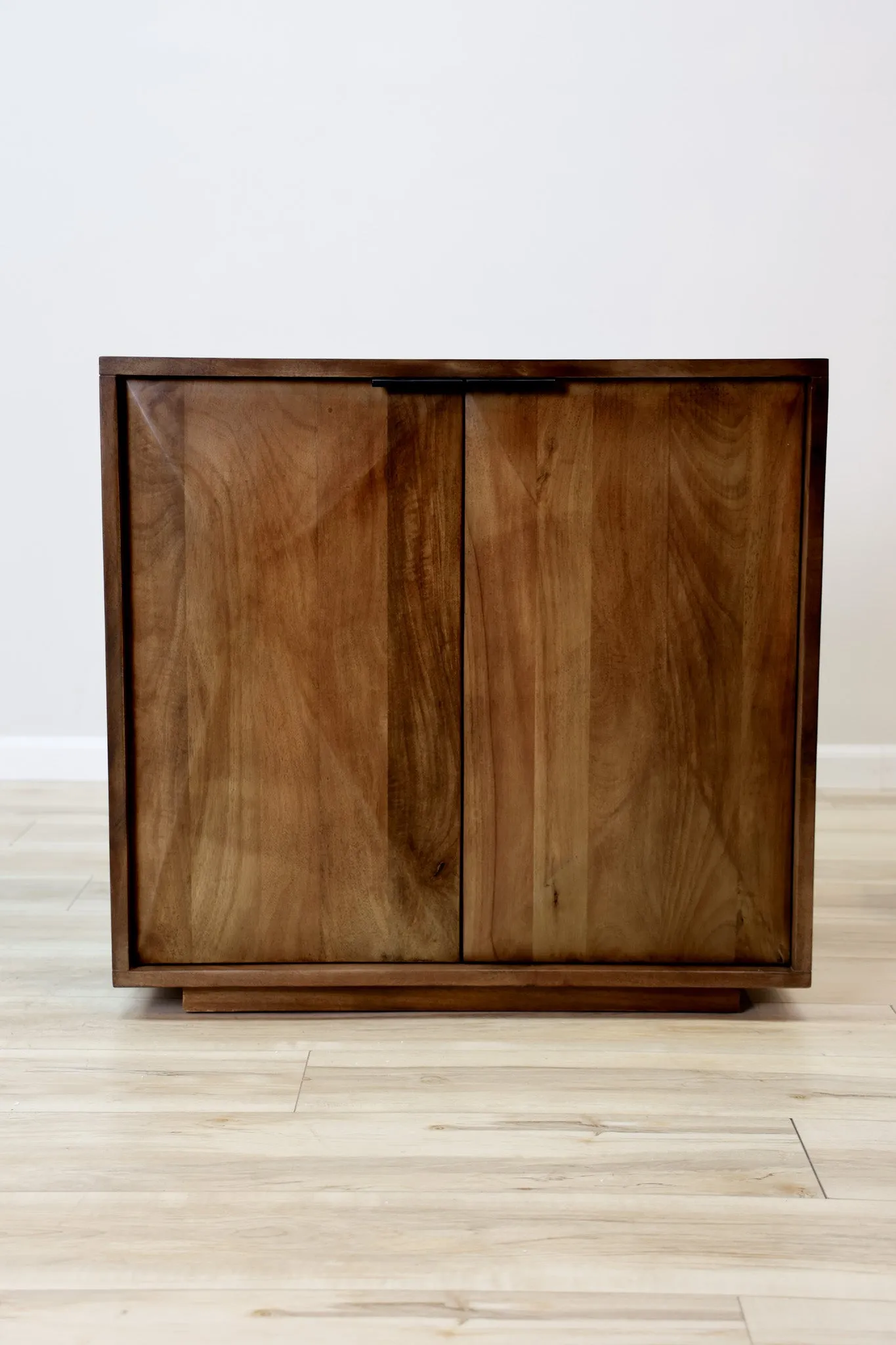 Romeo Cabinet