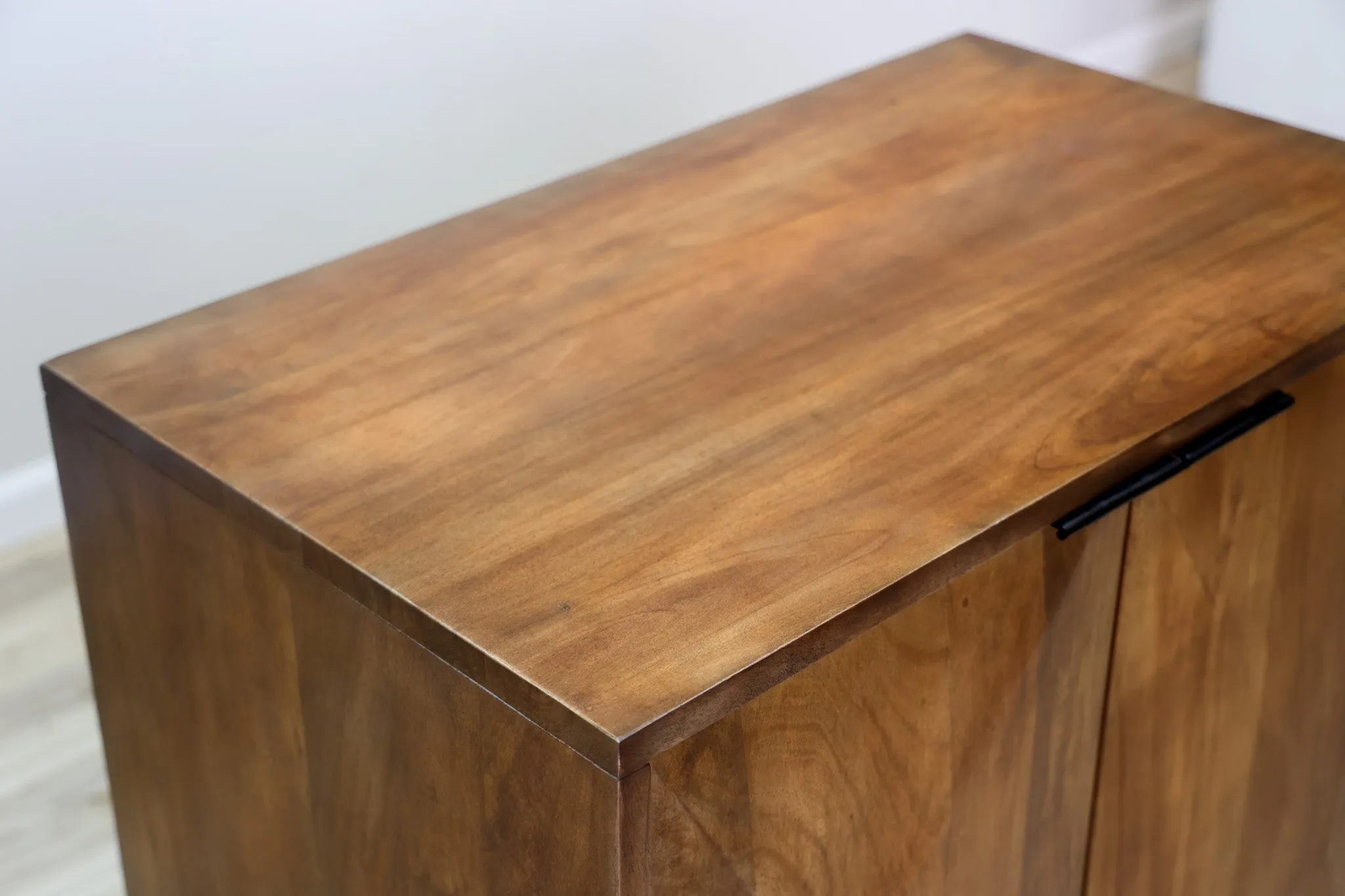 Romeo Cabinet