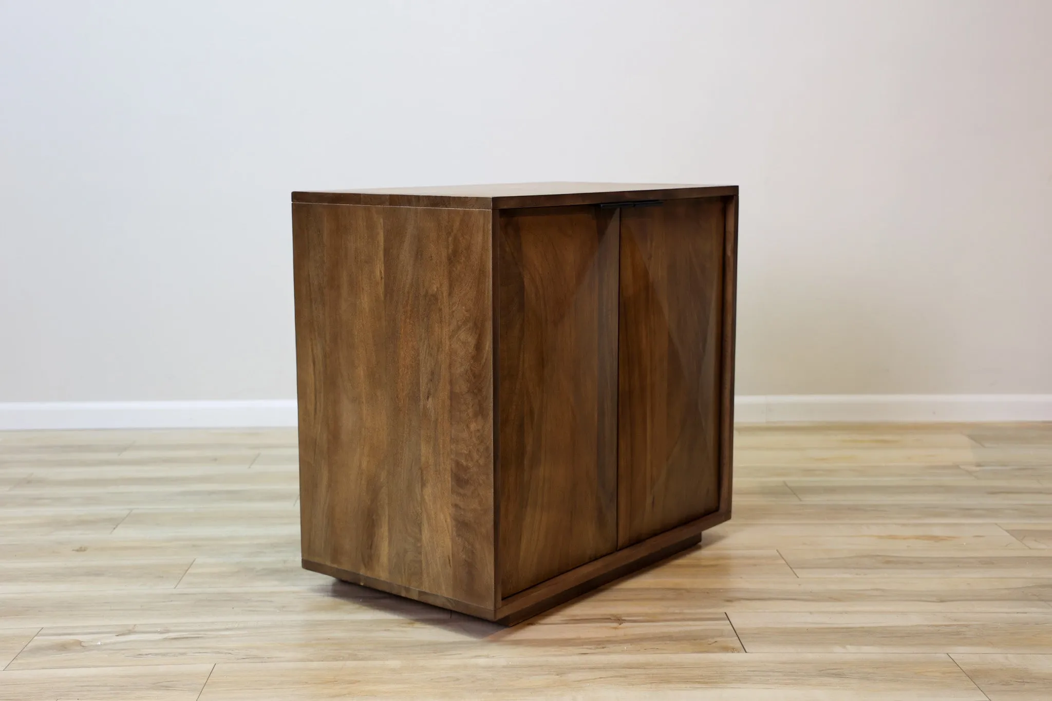 Romeo Cabinet